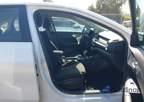 2022 Kia Forte Lxs z USA, uszkodzony, nr VIN 3KPF24AD1NE503063